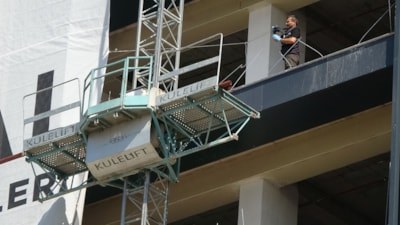 Konya'da yük asansöründe elektrik akımına kapılan işçi, 7'nci kattan düşüp öldü