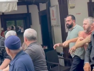 Hacı Bayram Veli Camii çıkışında arbede: Mustafa Sarıgül vatandaşa tekme attı