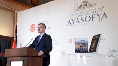 Burhanettin Duran: Ayasofya, İstanbul Fethi'nin nişanesidir