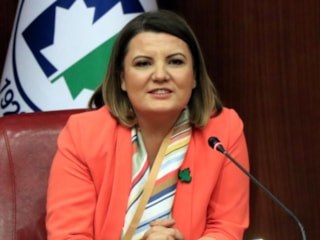 İzmit Belediye Başkanı Fatma Kaplan Hürriyet görevden uzaklaştırıldı