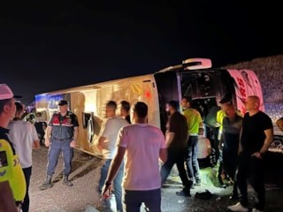 Kırıkkale'de yolcu otobüsü devrildi: 40 kişi yaralandı