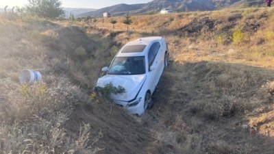 Erzincan'da otomobilin yoldan çıkması sonucu 3'ü çocuk 6 kişi yaralandı