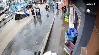 Ankara'da sağanak sonrası yollar göle döndü