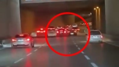 Bursa'da makas terörü: Otomobile çarpıp kaçtı