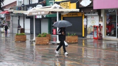 Bursa'da yollar göle döndü