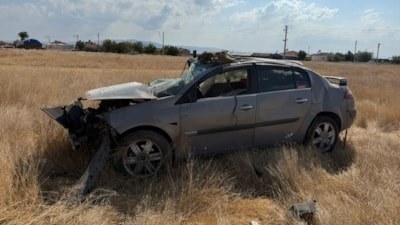 Afyonkarahisar'da şarampole devrilen otomobilin sürücüsü yaşamını yitirdi