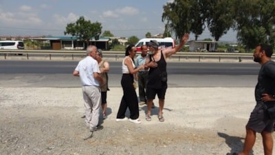 Antalya'nın otomobil ile motosiklet çarpıştı: Görgü tanığı ile sürücü kazayı tartıştı