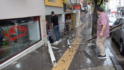 Bilecik'te 4'üncü kattan aşağı düştü: Şans eseri ölen ya da yaralanan olmadı