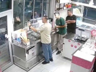 Adana'daki cinayetin kamera görüntüleri ortaya çıktı: Telefonda görüştüğü kişiye el sallayıp ateş açtı