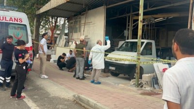 Antalya'da bir kadın kamyonetten indirdikleri mermerin altında kalarak can verdi