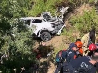Antalya'da otomobil uçuruma yuvarlandı: 5 kişi hayatını kaybetti
