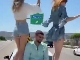 Otoyolda araç üzerinde dans eden şahıslar hakkında resen soruşturma başlatıldı