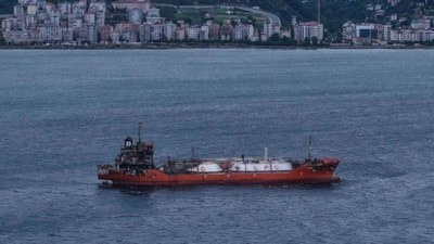 Karadeniz’de drone saldırılarında hasar alan gemi Trabzon’da