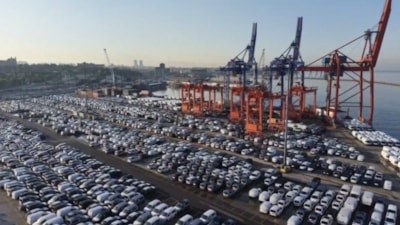 Haydarpaşa Limanı'nda binlerce sıfır araç havadan görüntülendi