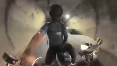 Artvin'in Cankurtaran Tüneli'nde şerit ihlali yapan otomobil, motosiklete çarptı
