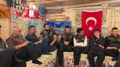 Osmaniye'de depremde yaptığı ahşap ev buluşma noktası oldu