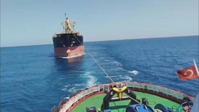 İstanbul Türkeli Feneri açıklarında arızalanan yük gemisi emniyette