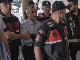 Gülistan Doku soruşturmasında tutuklanan Tuncay Sonel, kelepçelerini gizlemeye çalıştı