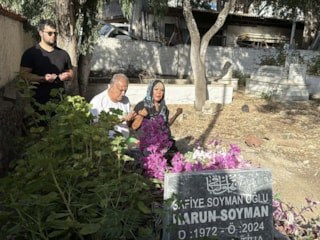 Safiye Soyman, oğlunu ölüm yıl dönümünde andı