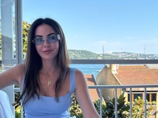Defne Samyeli annesiyle dalga geçenlere cevap verdi: Annem genç yaşta dul kaldı