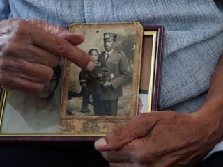 Türkiye'nin ilk siyahi askeri pilotu Çelikten'in ailesi: İzmir kahramanına sahip çıksın