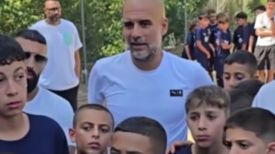 Guardiola, Filistinli çocukları yaz kampında ağırladı