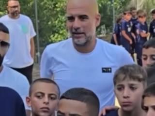 Guardiola, Filistinli çocukları yaz kampında ağırladı