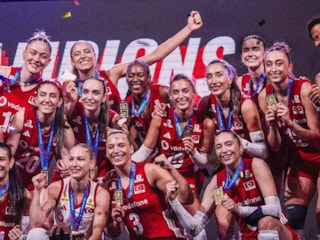Zehra Güneş galada görüntülendi! Tarzına yorum yağdı