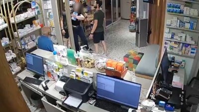Mersin'de eczacıyı darbeden kadın ilaçları alıp kaçtı