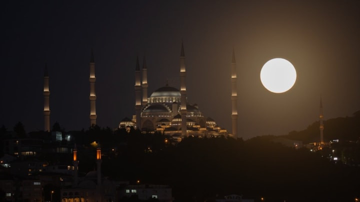 Yurtta dolunay manzaraları görsel şölen oluşturdu
