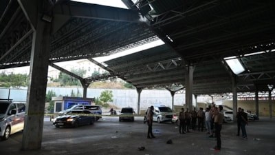 Kırıkkale'de pazar yerinin çatısından düşen işçi ağır yaralandı