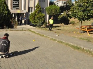 Edirne'de emekli polis dehşet saçtı: 1'i ağır 3 yaralı