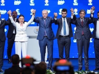 AK Parti'ye geçen Tuzla Belediye Başkanı Eren Ali Bingöl'den ilk açıklama: Tuzla'nın geleceği için