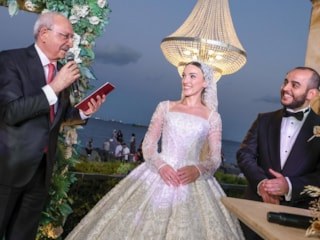 Kemal Kılıçdaroğlu, İstanbul'da katıldığı düğünde nikah şahidi oldu