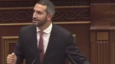 Ermenistan Meclisi'nde Adana kebap rüzgarı: Başkan öve öve bitiremedi