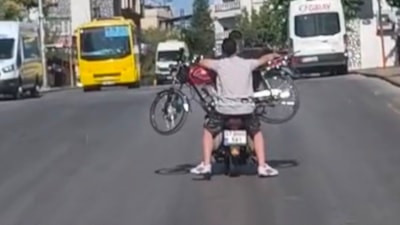 Gaziantep'te ilginç taşıma yöntemi: Motosiklet üzerinde motosiklet taşıdılar