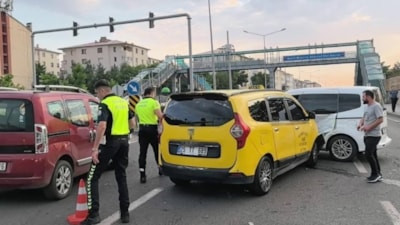 Erzurum'da zincirleme kaza araç kamerasında