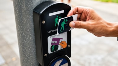 Trafik lambalarına kart sistemi geldi: Yaşlılar kullanıyor