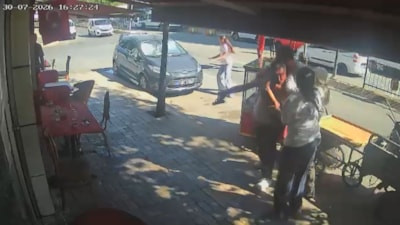 Bayrampaşa'da 'laf atma' kavgasında ateş açtı: Ayırmaya çalışan esnaf vurularak hayatını kaybetti
