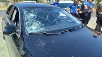 Manisa'da trafikte yol verme kavgası: Birinin hayati tehlikesi var, diğeri gözaltında