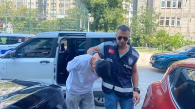 Samsun'da kız arkadaşının kollarını yaktı