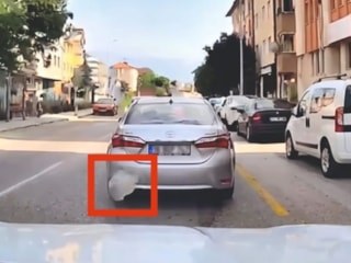 Bolu'da otomobilin camından çöp atan sürücü araç kamerasına yakalandı