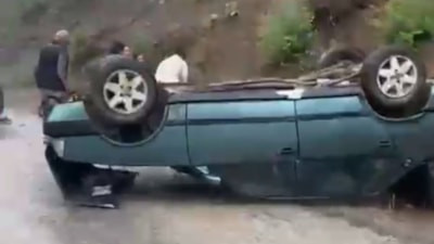 Denizli'de yağışın neden olduğu kazada otomobil takla attı: Baba öldü, kızı yaralı