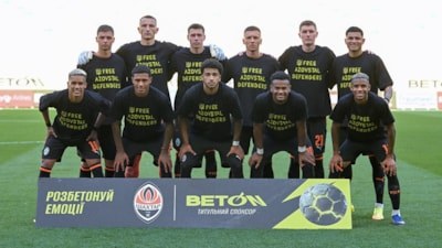 Arda Turan yönetimindeki Shakhtar, lige 5 gollü galibiyetle başladı
