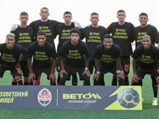 Arda Turan yönetimindeki Shakhtar, lige 5 gollü galibiyetle başladı