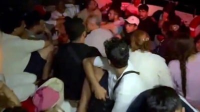 Yunanistan içinde çocukların bulunduğu mülteci botunu Türk karasularına geri itti
