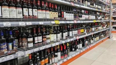 Dev market zincirinden "alkol yasağı" kararı: Raflardan kaldırılıyor