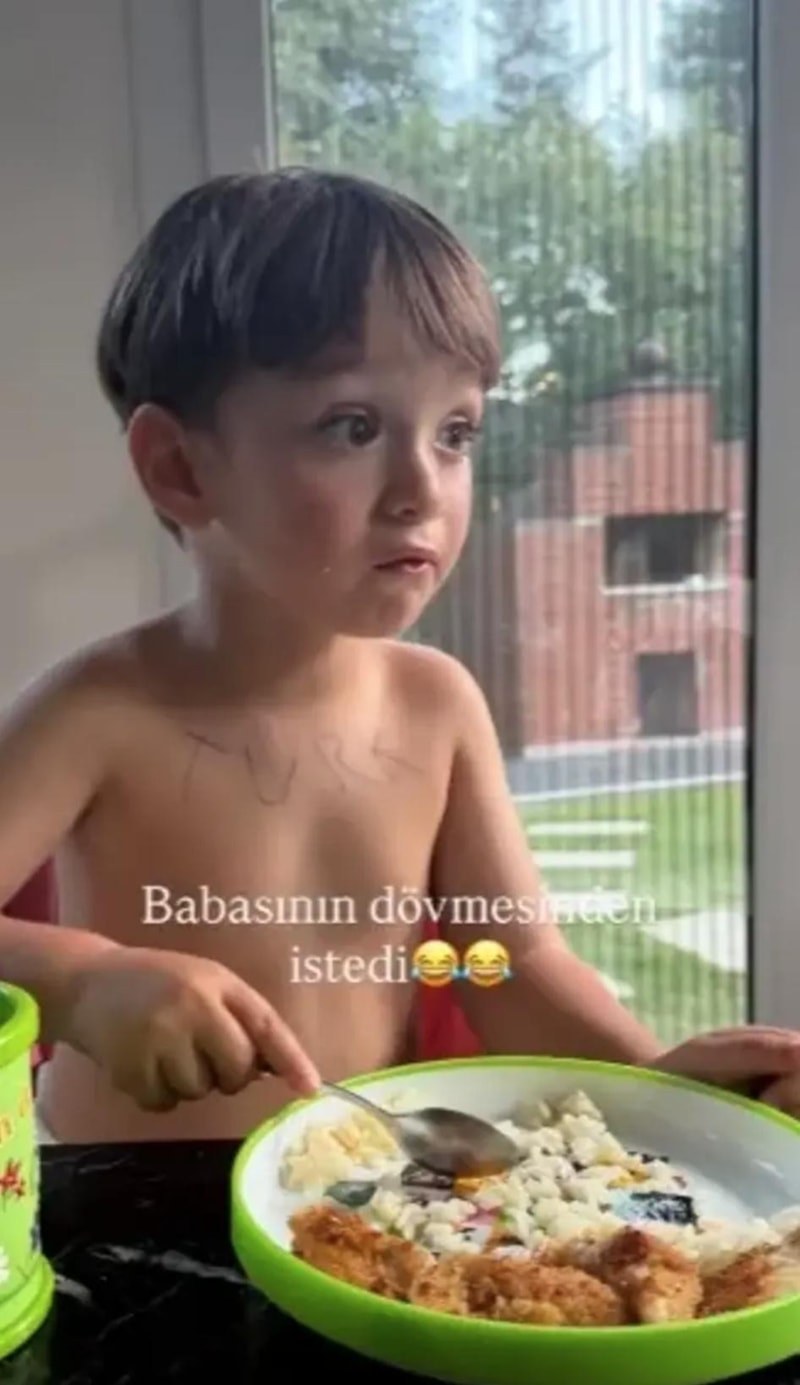 İdo Tatlıses ve Ayel'in Tatil Anları: Baba Dövmesi ve Özendiği Yazı