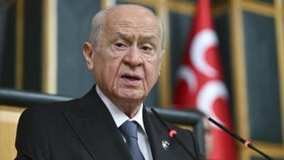 Devlet Bahçeli 'çerçeve yasa' için imza attı
