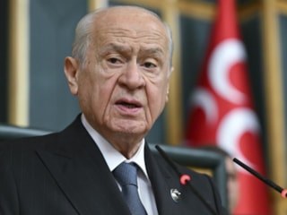 Devlet Bahçeli 'çerçeve yasa' için imza attı